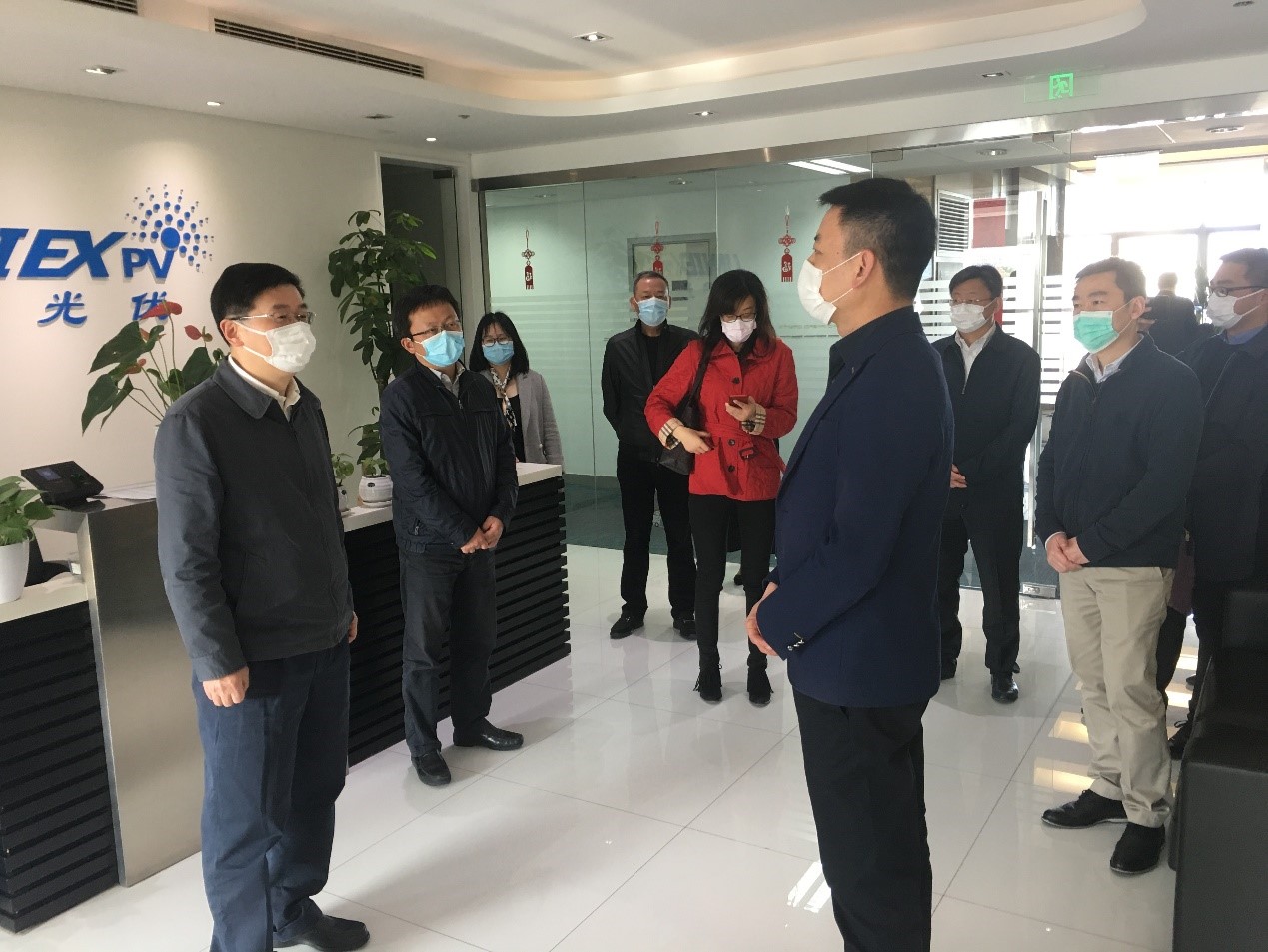 上海市靜安區區長于勇一行視察調研展宇光伏復工復產情況